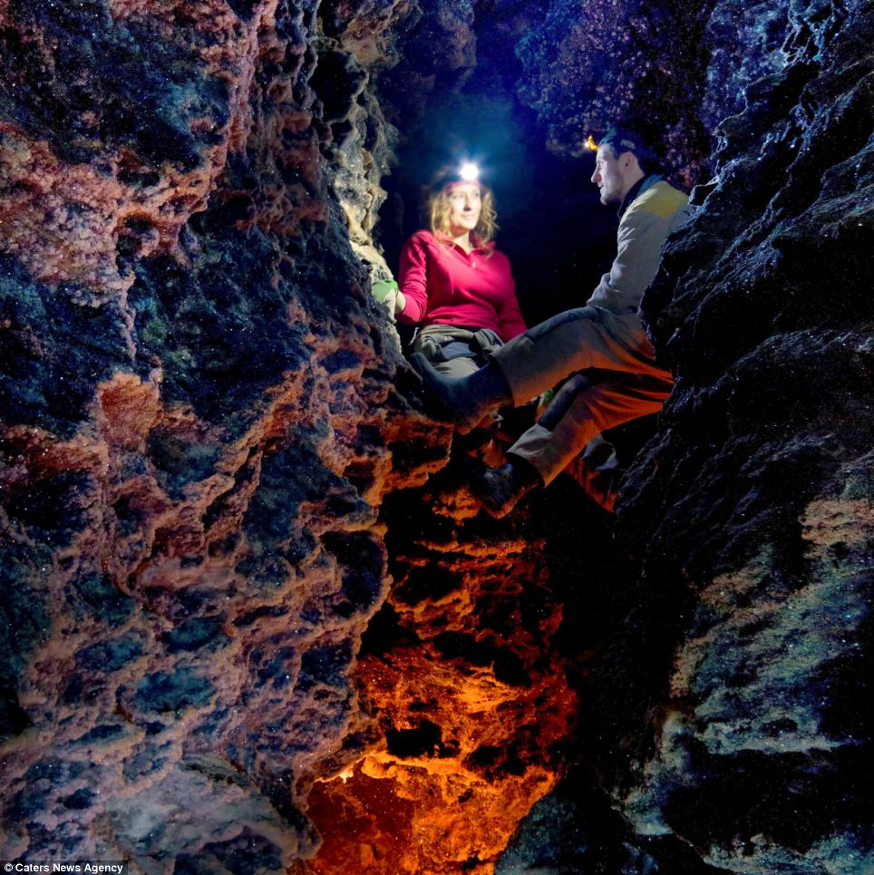乌克兰罕见晶体洞穴似闪烁繁星